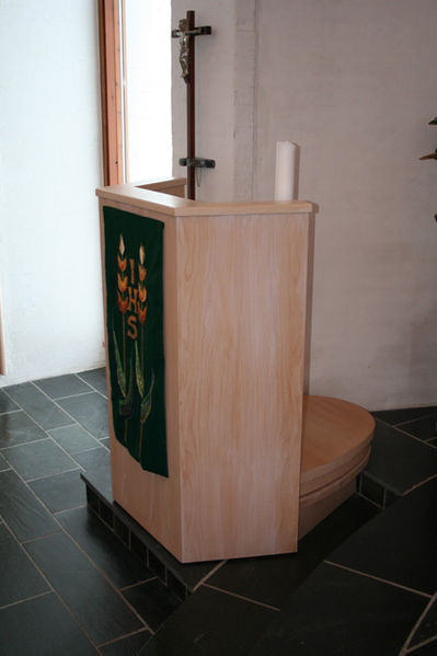 Fil:Såner kirke Prekestol 1.jpg