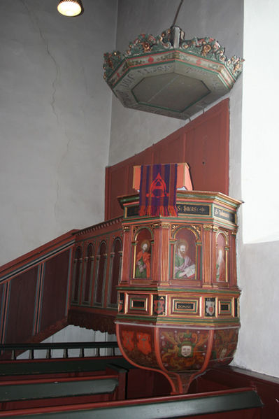 Fil:Sørum kirke, Sørum Prekestol 2.jpg