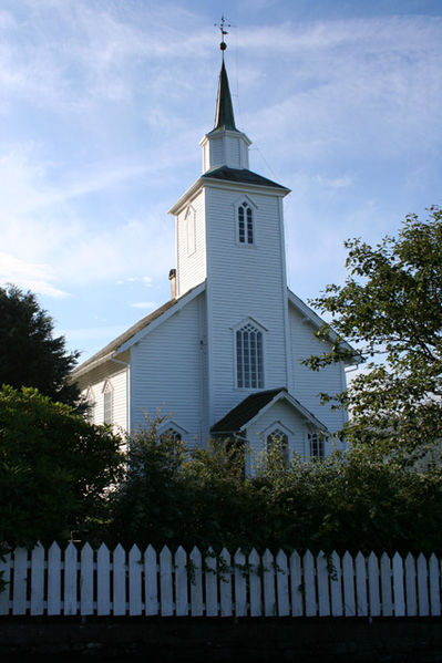 Fil:Seim kyrkje Fasade 4.jpg