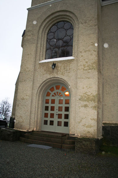 Fil:Sjåstad kirke Hovedinngang.jpg