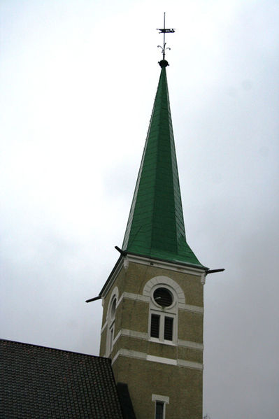 Fil:Sjåstad kirke Tårn.jpg