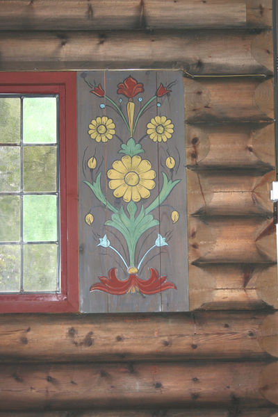 Fil:Skare, interiørmåleri ved vindauge, AMH 2008.jpg