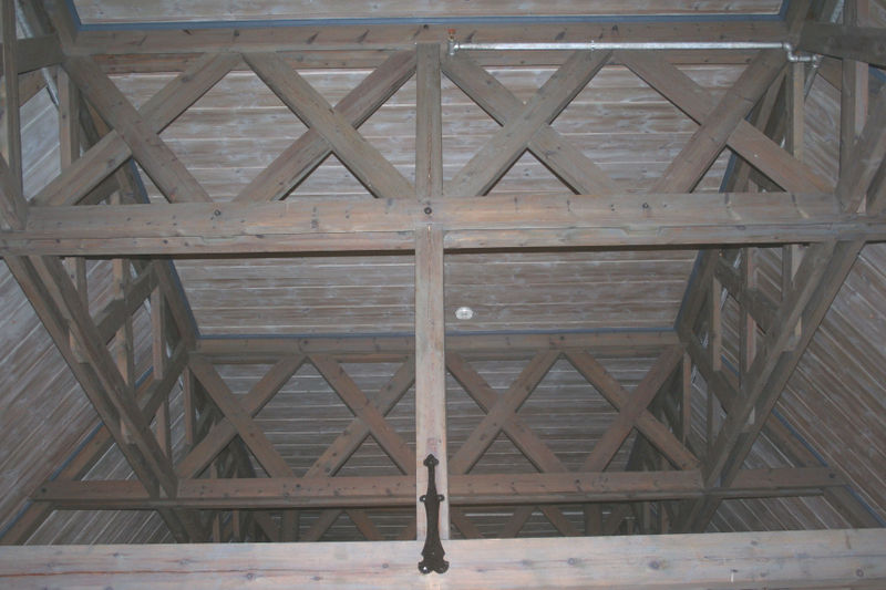 Fil:Skare, takkonstruksjon under himling, AMH 2008.jpg