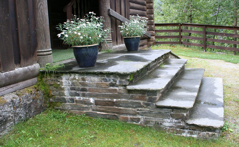 Fil:Skare, trapp i vest, AMH 2008.jpg