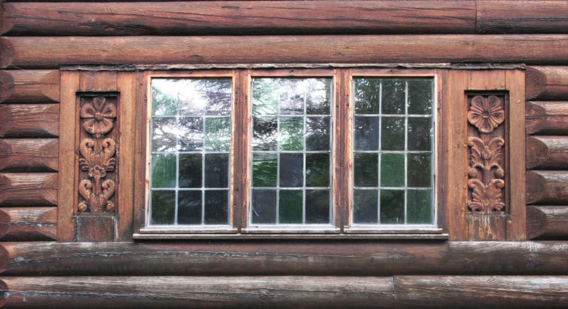 Fil:Skare, vindauge i sørveggen, AMH 2008.jpg