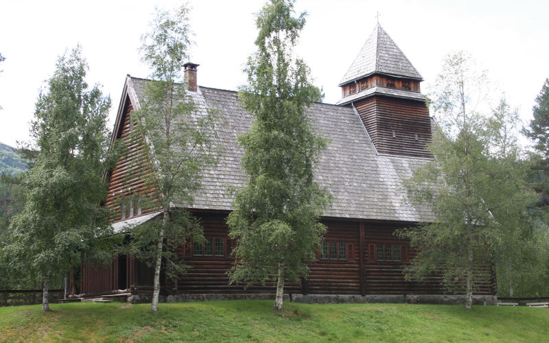 Fil:Skare kyrkje sett frå nordaust, AMH 2008.jpg