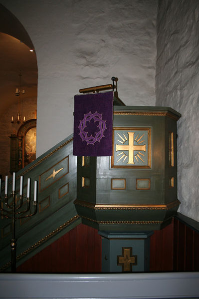 Fil:Ski kirke Prekestol 2.jpg