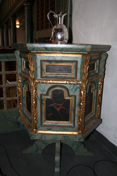 Fil:Skiptvet kirke Døpefont 2.jpg