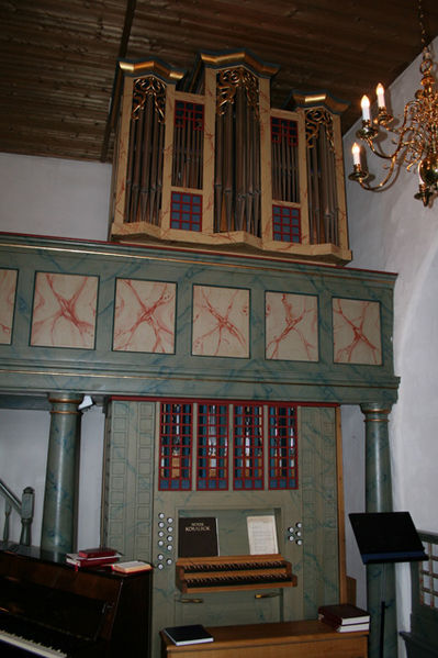 Fil:Skiptvet kirke Orgel 2.jpg