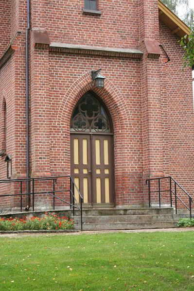 Fil:Snarum kirke Hoveinngang.jpg