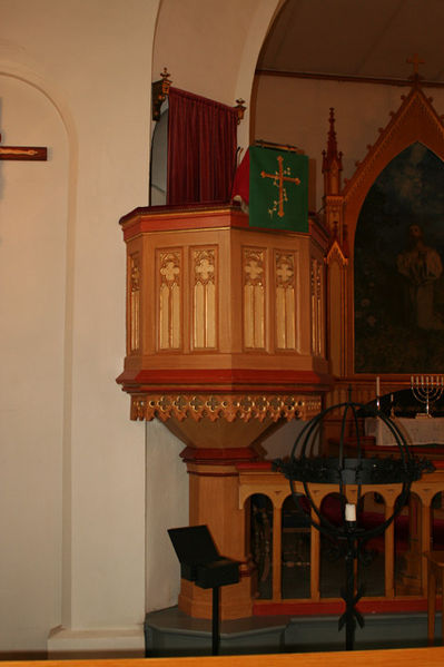 Fil:Snarum kirke Prekestolen 2.jpg