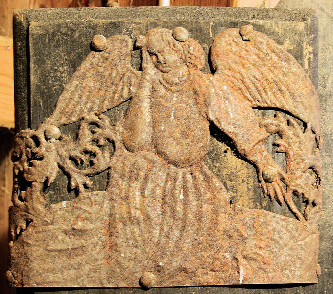 Fil:Solvorn, kiste, detalj, AMH 2008.jpg