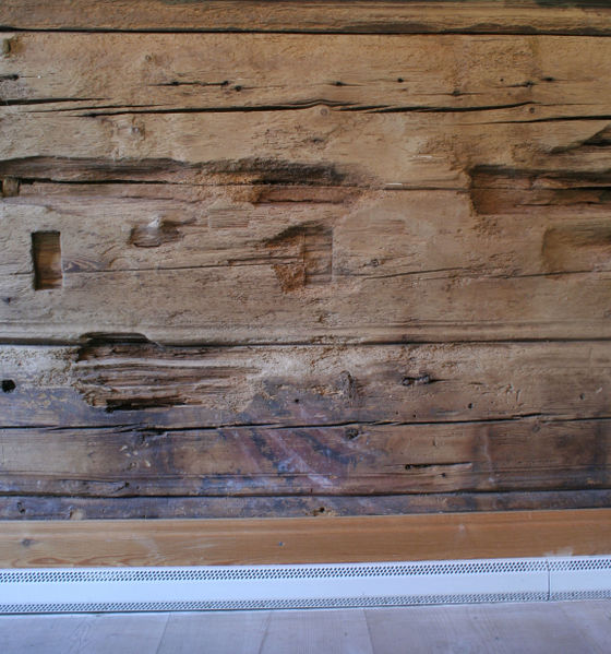 Fil:Solvorn gl, festemerke for setefjøler, AMH 2008.jpg