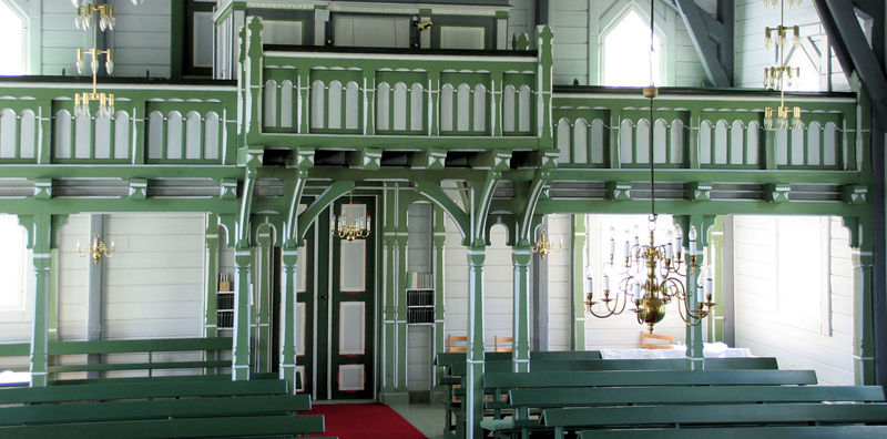 Fil:Solvorn kyrkje, galleri, AMH 2011.jpg