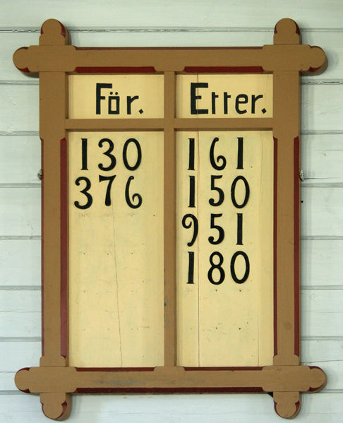 Fil:Solvorn kyrkje, nummertavle, AMH 2011.jpg