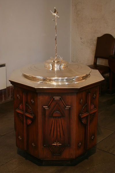 Fil:St. Markus kirke, Bergen Døpefont 2.jpg