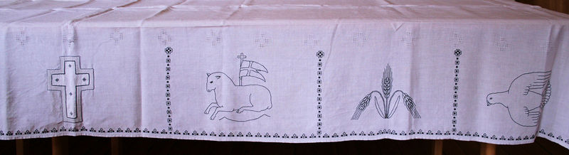 Fil:Stamnes kyrkje, altarduk b, AMH 2008.jpg