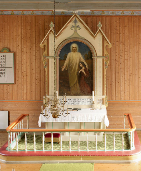 Fil:Stamnes kyrkje, altarpartiet 1, AMH 2008.jpg