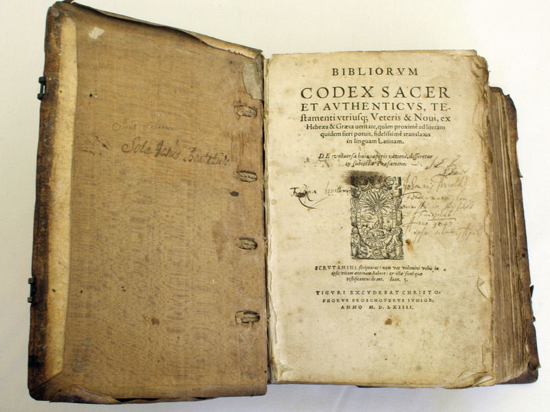 Fil:Stamnes kyrkje, bibel 1, AMH 2008.jpg