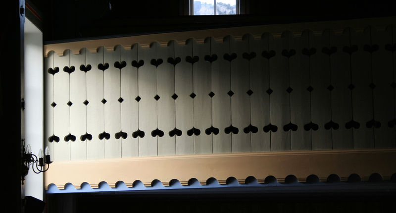 Fil:Stamnes kyrkje, galleri, detalj, AMH 2008.jpg