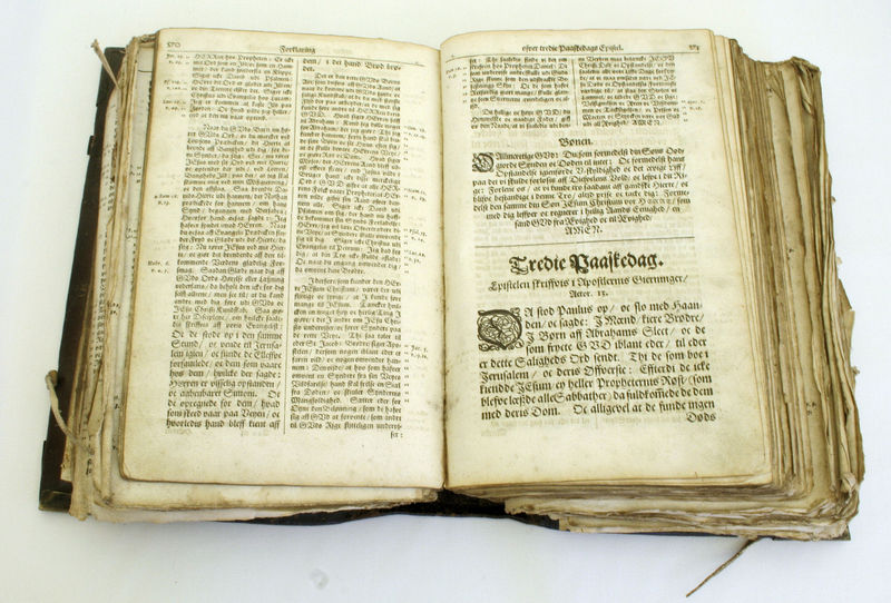 Fil:Stamnes kyrkje, postill 1, AMH 2008.jpg