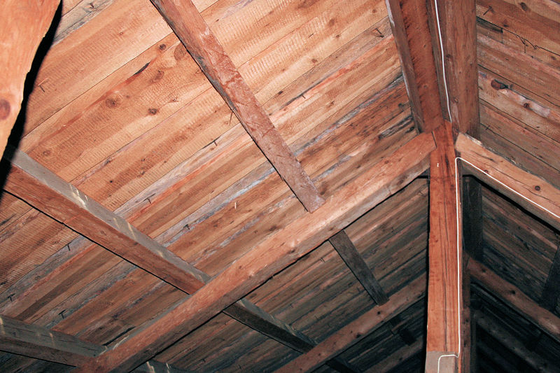 Fil:Stamnes kyrkje, takflate innvendes, AMH 2008.jpg