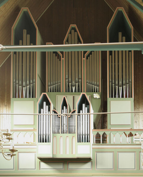 Fil:Stedje kyrkje, orgelfasade, AMH 2009.jpg