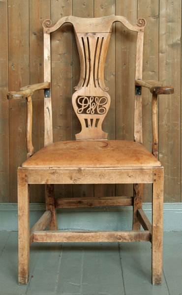 Fil:Stedje kyrkje, stol a, AMH 2009.jpg