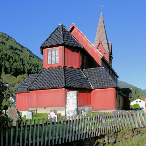 Fil:Stedje kyrkje sett frå nordaust, Amh 2009.jpg