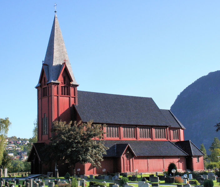 Fil:Stedje kyrkje sett frå sørvest, AMH 2009.jpg