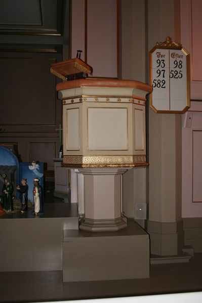 Fil:Strømsø kirke Prekestolen2.jpg