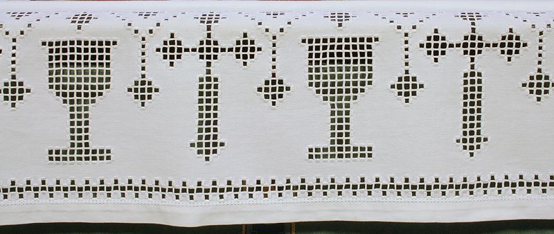 Fil:Strandebarm, altarduk b, AMH 2006.jpg