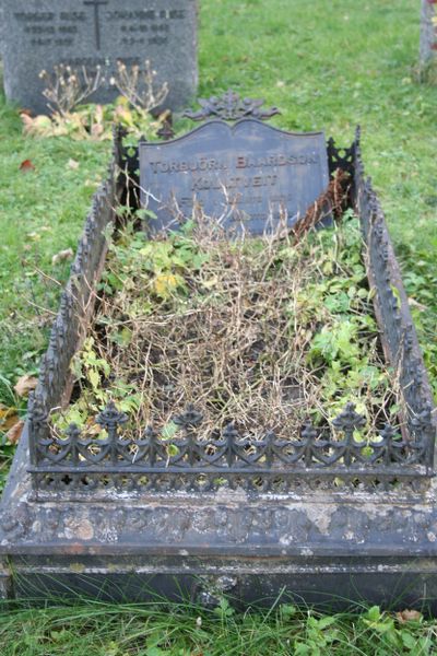 Fil:Strandebarm, gravminne 2, AMH 2006.jpg