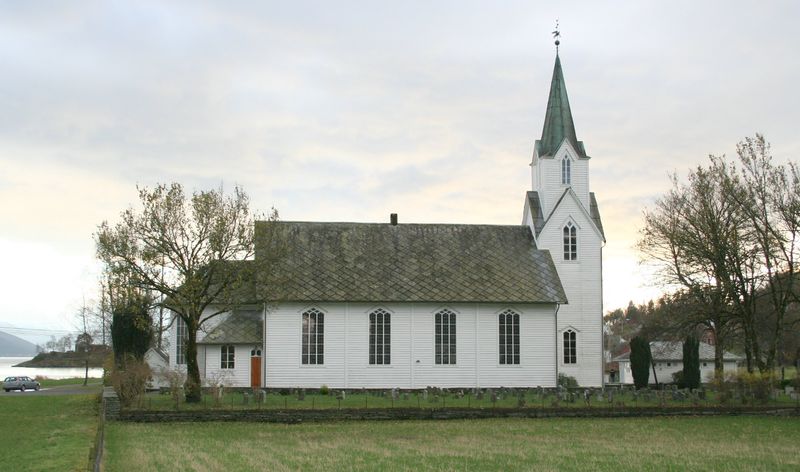 Fil:Strandebarm, nordfasade, AMH 2006.jpg