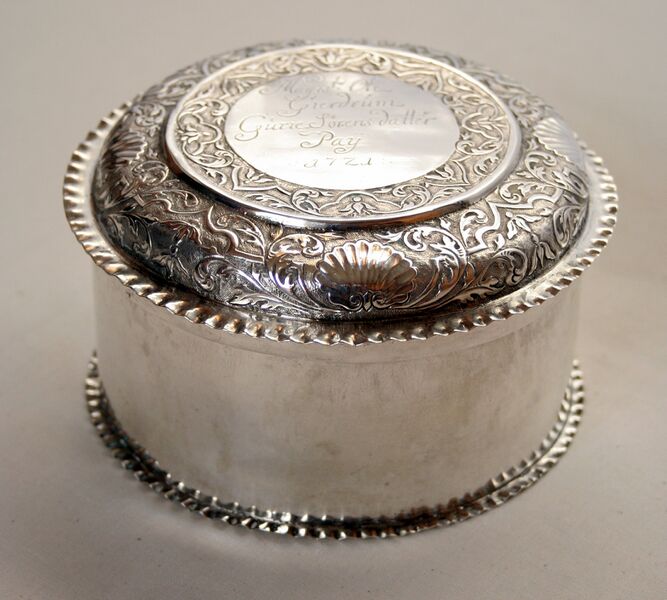 Fil:Strandebarm, oblatøskje, AMH 2006.jpg