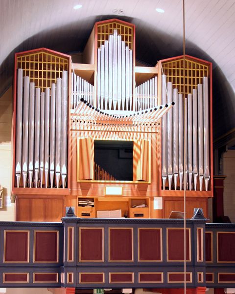 Fil:Strandebarm, orgel, AMH 2006.jpg