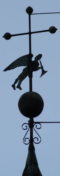 Fil:Strandebarm, tårnspir, AMH 2006.jpg