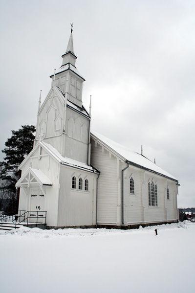 Fil:Svinndal kirke Fasade 1.jpg