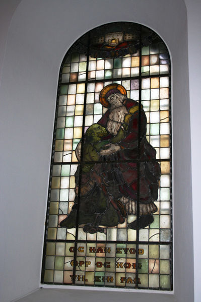 Fil:Sylling kirke Vindu 1.jpg