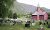 Tønjum kyrkje, kyrkjegarden sør for kyrkja, sett frå aust, AMH 2009.jpg