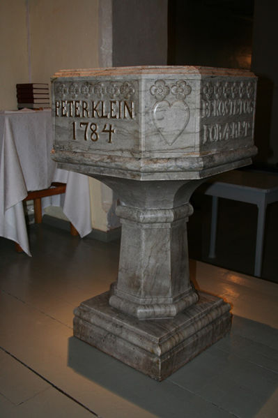 Fil:Tangen kirke, Drammen Døpefonten1.jpg