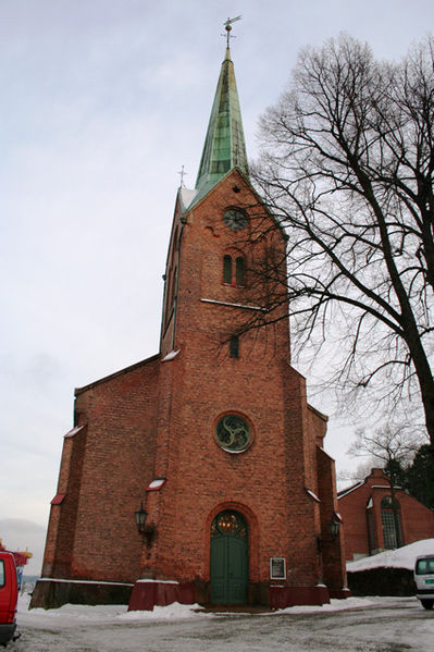 Fil:Tangen kirke, Drammen Fasade1.jpg