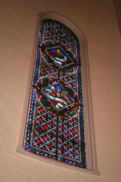 Fil:Tangen kirke, Drammen Vindu3.jpg