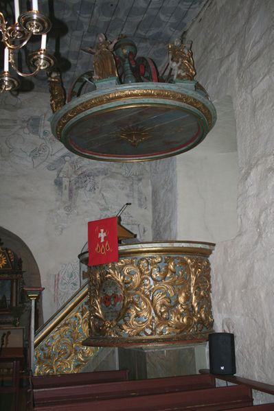 Fil:Tanum kirke, Bærum Prekestol 1.jpg