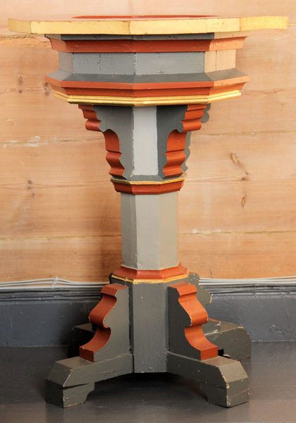 Fil:Tjugum kyrkje, døypefont, AMH 2013.jpg