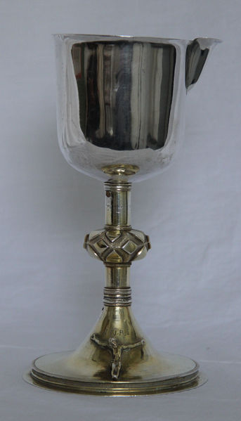 Fil:Tjugum kyrkje, kalk, AMH 2013.jpg