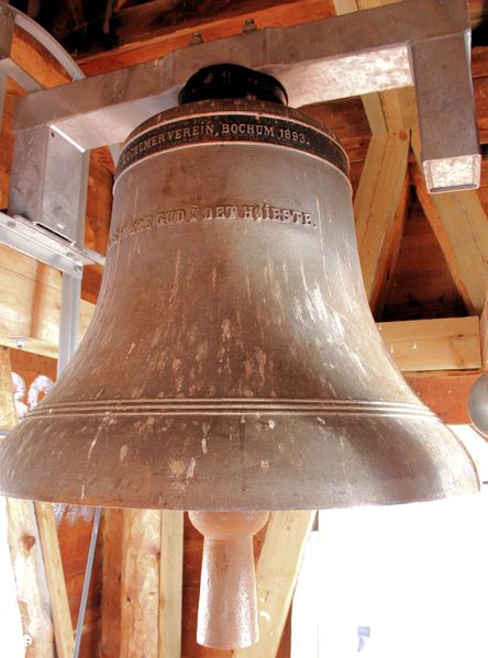 Fil:Tjugum kyrkje, klokke, AMH 2013.jpg