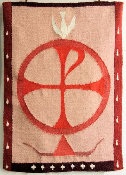 Fil:Tjugum kyrkje, preikestolklede, raudt, AMH 2013.jpg