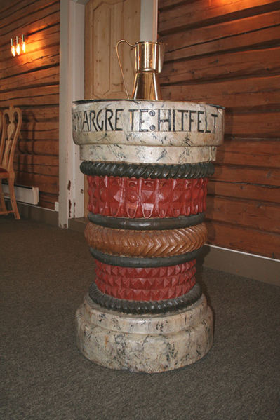 Fil:Tomb kirke Dåpefont 2.jpg