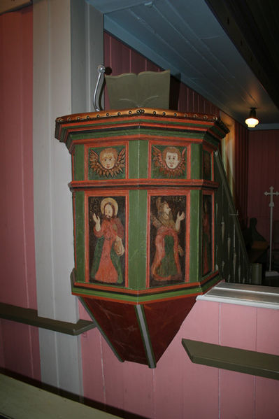 Fil:Tomter kirke Prekestol 2.jpg